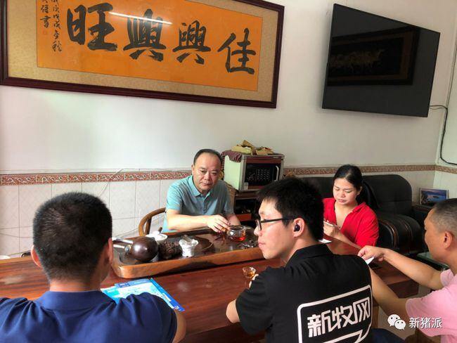 高床养殖最长可5年不清粪!这个猪场很多人都听说过|硕腾特约新猪派探旅