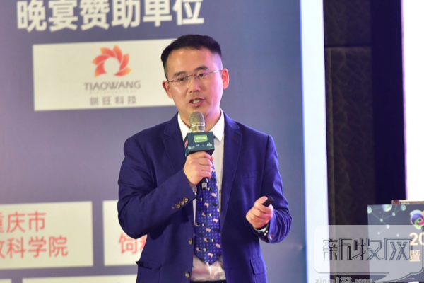 安佑任庆海：“奶爸”补奶解决母奶不足，让仔猪“生得下”就“养得活”