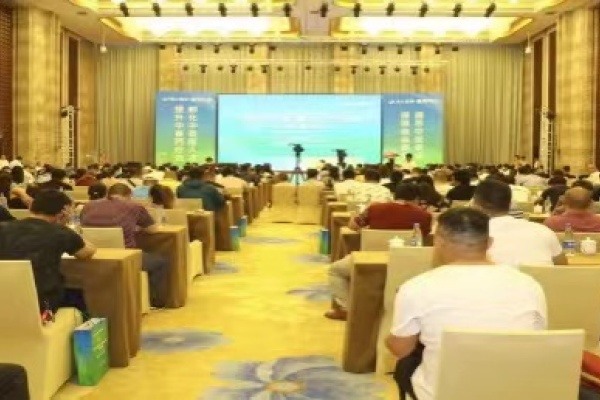 禁抗限抗下这样养好猪和鱼！这个论坛超30万人次参与，共同寻找中国最美中兽医！