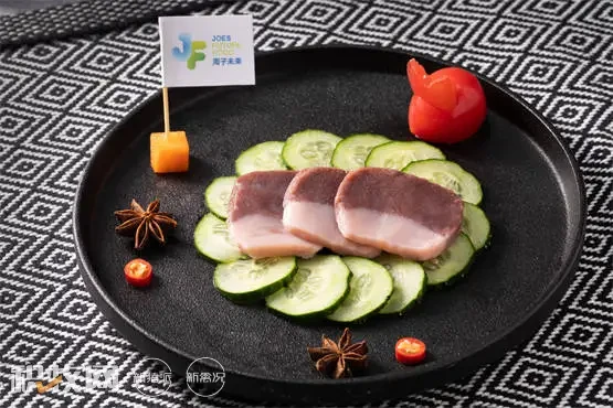 不养猪也可以吃猪肉！南京周子未来食品科技有限公司展示中国第一块细胞培养“五花肉”