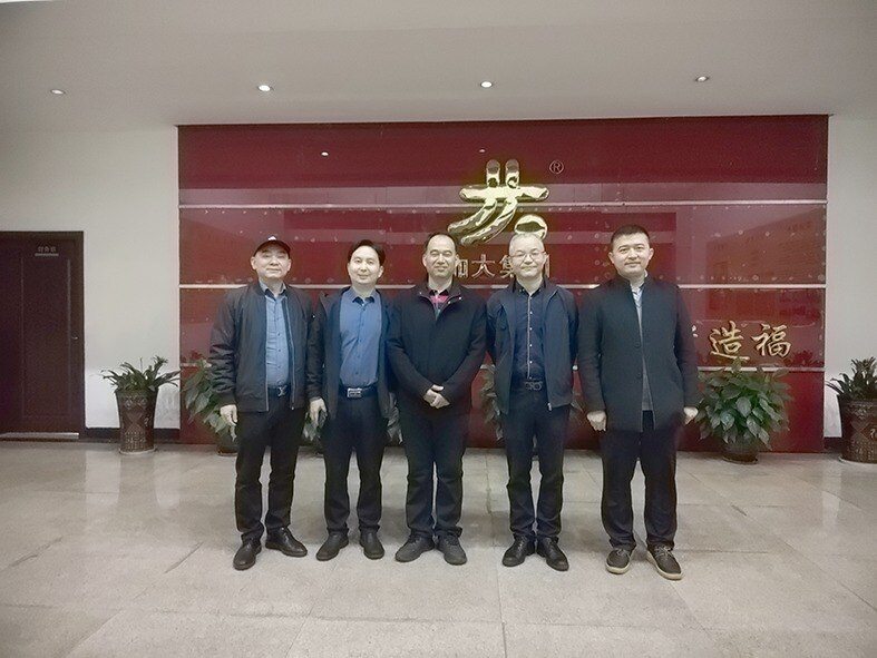 加大与江西农大、南京农大校企合作，共建种猪基因选育平台