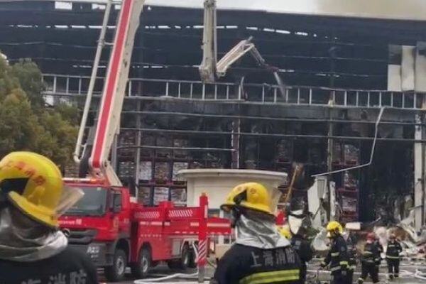 上海一冷库近9000多吨肉被烧毁！损失或达数亿元…