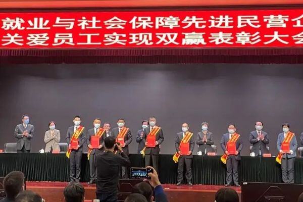 员工5万名，合作农户4万+，温氏股份荣获“全国就业与社会保障先进民营企业”