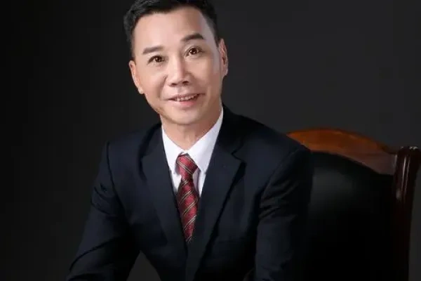 温氏股份：关于公司总裁辞职及选举副董事长、聘任总裁和副总裁的公告