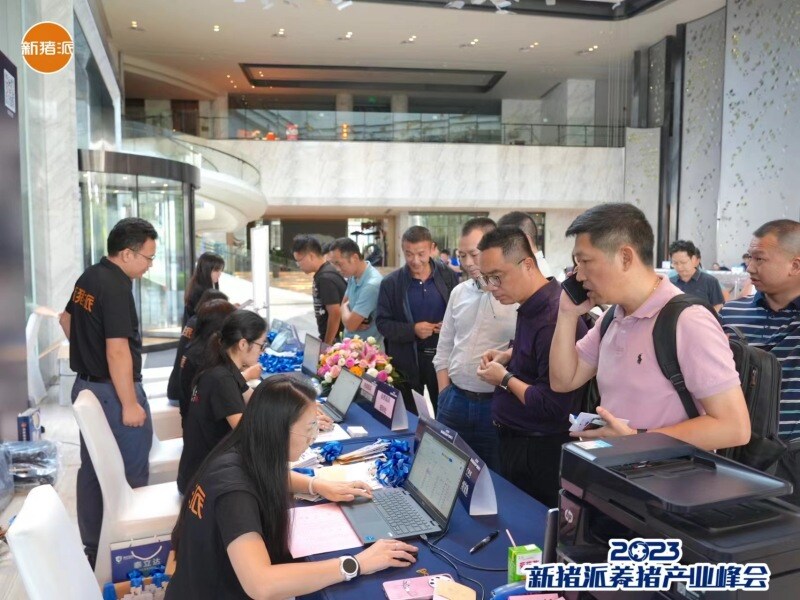 10位专家主题报告为猪业切脉,6位嘉宾谈破局犀利辣评!新猪派养猪产业峰会首日精彩不断