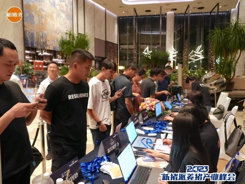 10位专家主题报告为猪业切脉,6位嘉宾谈破局犀利辣评!新猪派养猪产业峰会首日精彩不断