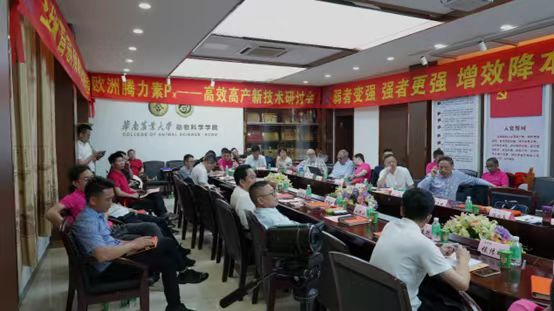 全球首款-初生乳猪肠道细胞的等渗营养液:腾力素Px让{弱仔变強-强仔更强-全程增效}的细胞营养学高新技术,液喂13天效果彰显!….