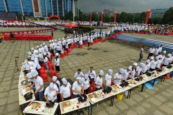 东安鸡:依托智能化生产线和预制菜模式，从大山走向全国市场