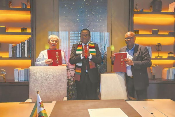 16万套国产“圣泽901”白羽肉种鸡将出口津巴布韦