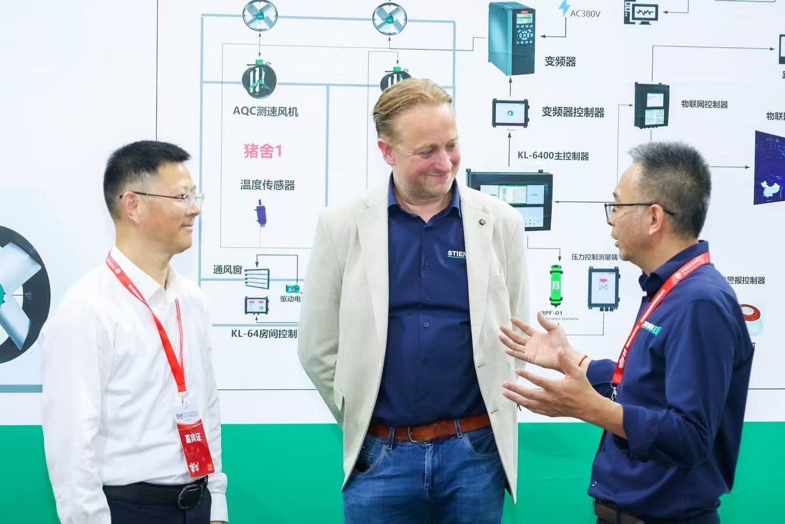 中荷农业合作新里程碑!泥德兰农牧与荷兰Stienen畜博会现场签约,携手合作猪场环控与液态饲喂技术创新