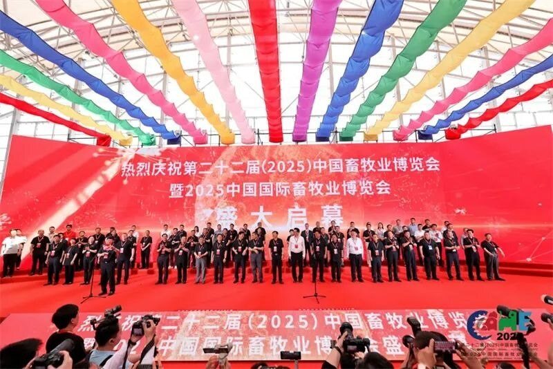 AI+重塑养殖生态，拉塞特机器人携创新科技亮相2025中国畜牧业博览会