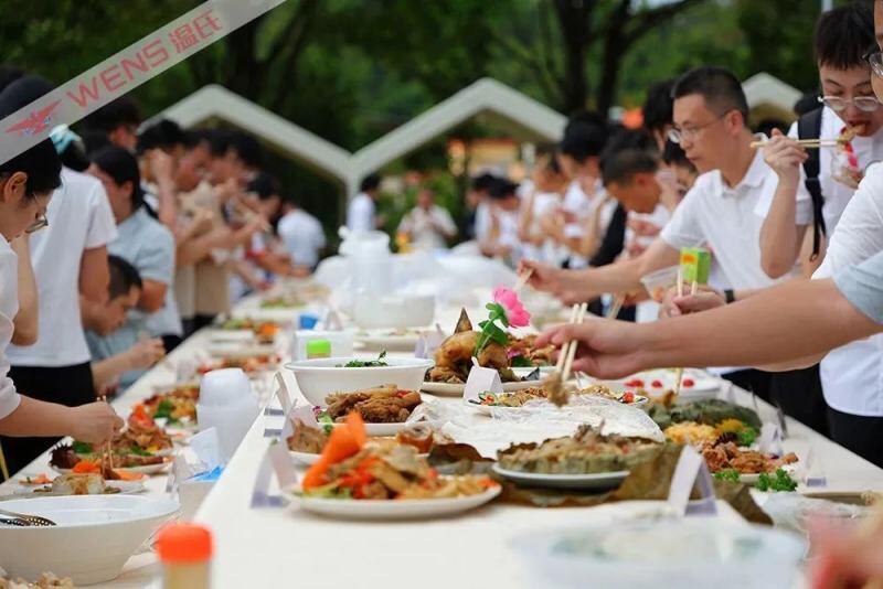 土鸡时装秀亮相外滩，百鸡宴破圈开席！温氏42周年庆把土鸡送上C位