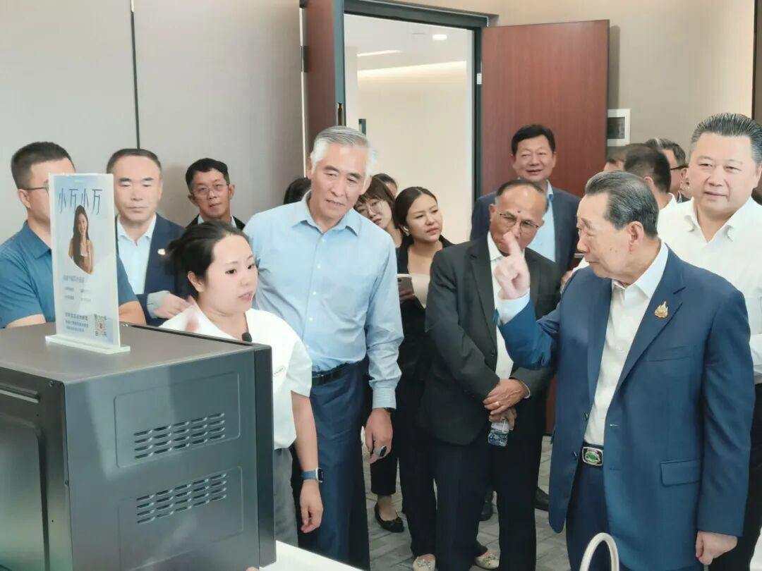 正大集团资深董事长谢国民率队深度考察影子科技,共绘全球智能养殖新蓝图