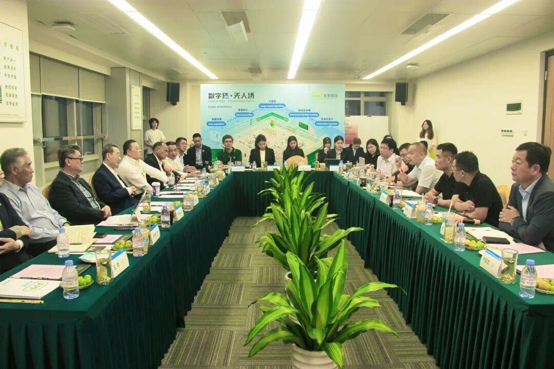 正大集团资深董事长谢国民率队深度考察影子科技,共绘全球智能养殖新蓝图