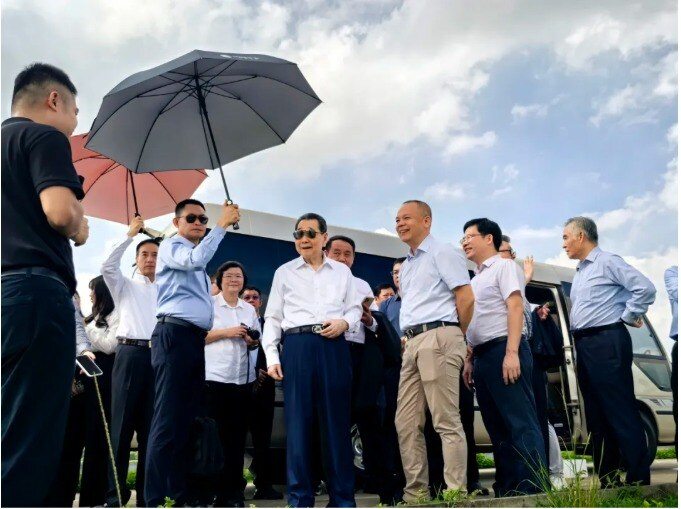 正大集团资深董事长谢国民率队深度考察影子科技,共绘全球智能养殖新蓝图