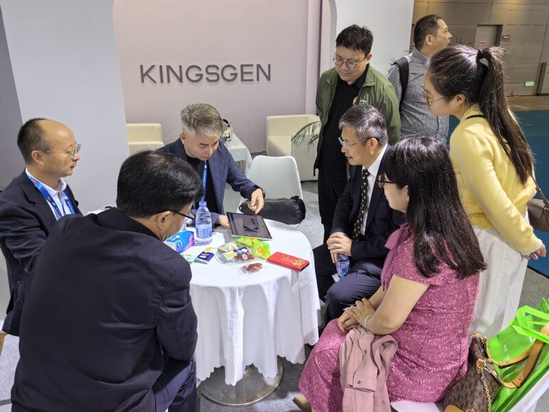 金斯杰“智造”连续无针注射器惊艳李曼大会，观众持“枪”现场体验“音速”液体冲击感